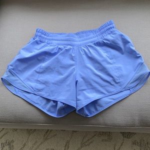 Lululemon Hotty Hot Low-Rise Lined Short, size 6, 4in
